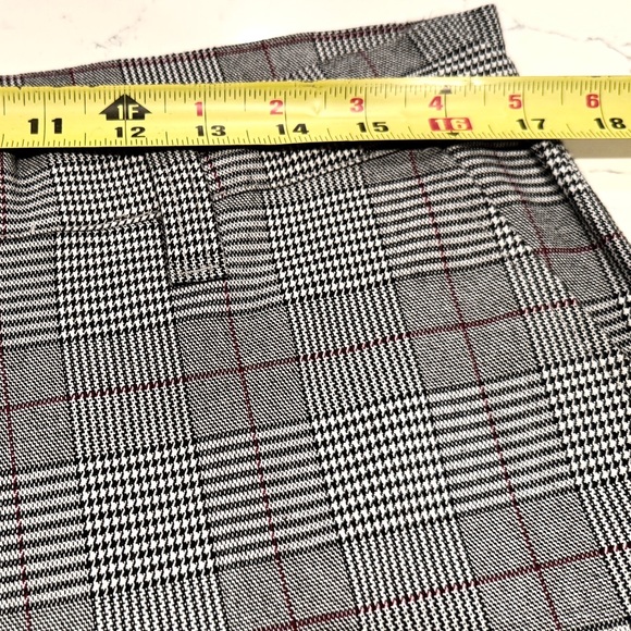 Forever 21 Men's Black and Gray Plaid Cargo Pants NWOT - Picture 8 of 10